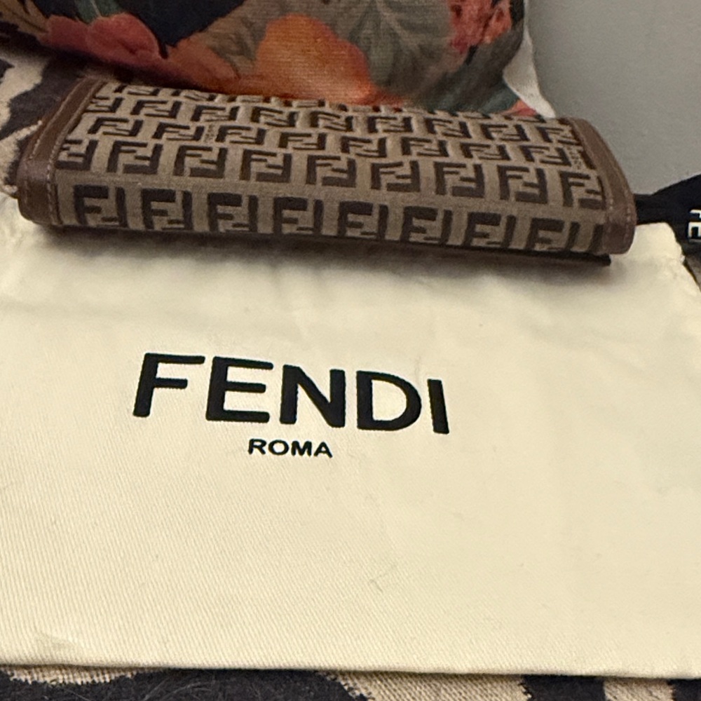Fendi RARE Kisslock Zucca Wallet EUC - Picture 15 of 17